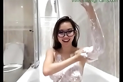 Asian Camgirl Show in Bathroom