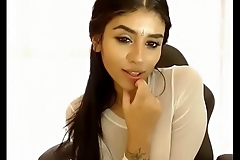 Kinky and stunning Latina babe playing free porn cam