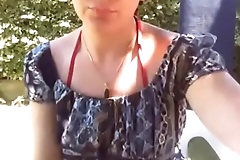Video voyeur ragazza cicciottella ha un grosso diaper in giardino