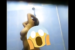 un sexy baile en la ducha ba&ntilde_andome